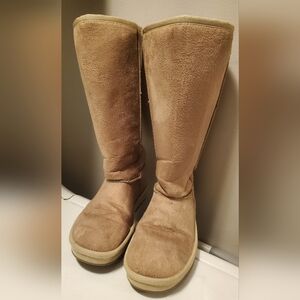 Skecher's Australia Women's Tan Suede Faux Fur Trim Lined Boots Size 7.5 Comfy